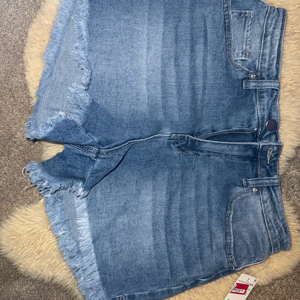 Abound Frayed Hem, high-rise Denim Shorts 28